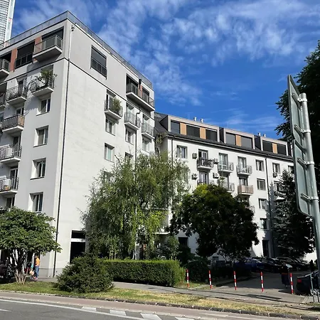 Nivy Weekend Free Parking -1 Min To Nivy Mall And Bus Station * ブラチスラヴァ
