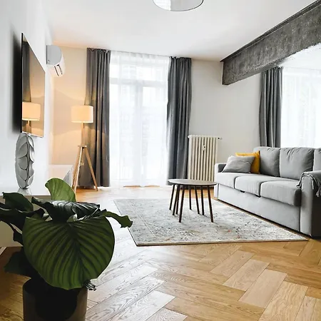 Nivy Weekend Free Parking -1 Min To Nivy Mall And Bus Station Pressburg